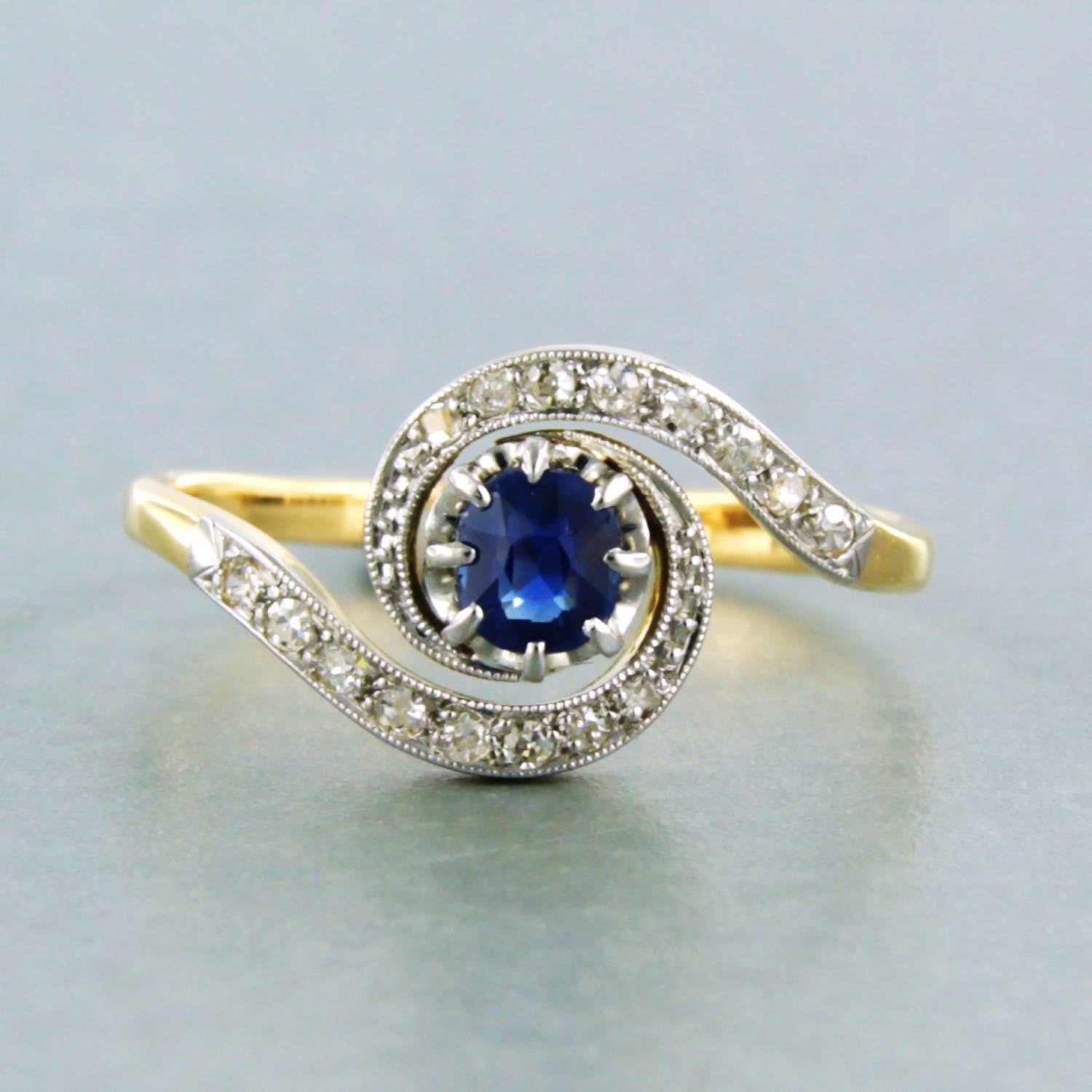 18k bicolor gouden ring met saffier en diamant 0.16 ct - 17.75 (56) kopen? Bied vanaf 300!