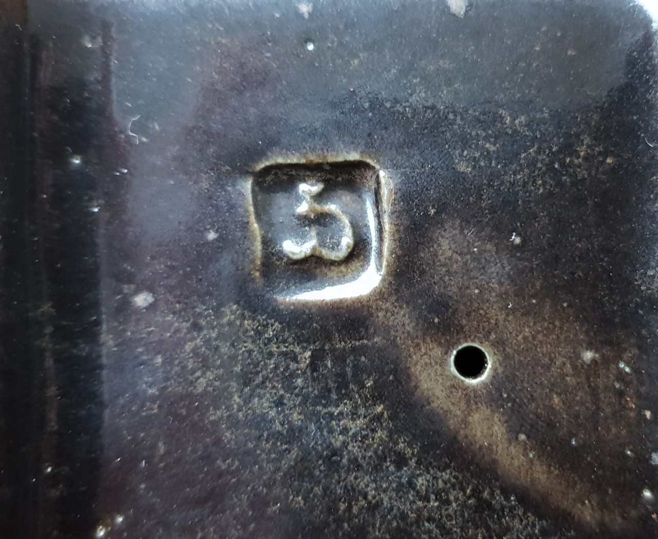 Niet of onleesbaar gesigneerd - keramiek, box, monogram doch voor mij onbekend kopen? Bied vanaf 1!