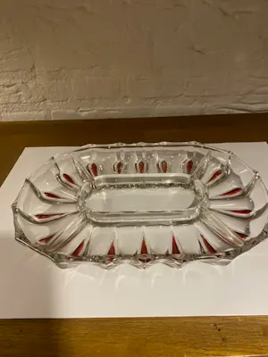 August Walther & Sohne AG - Vintage glazen ovale serveerschaal met rode 'teardrops' kopen? Bied vanaf 40!