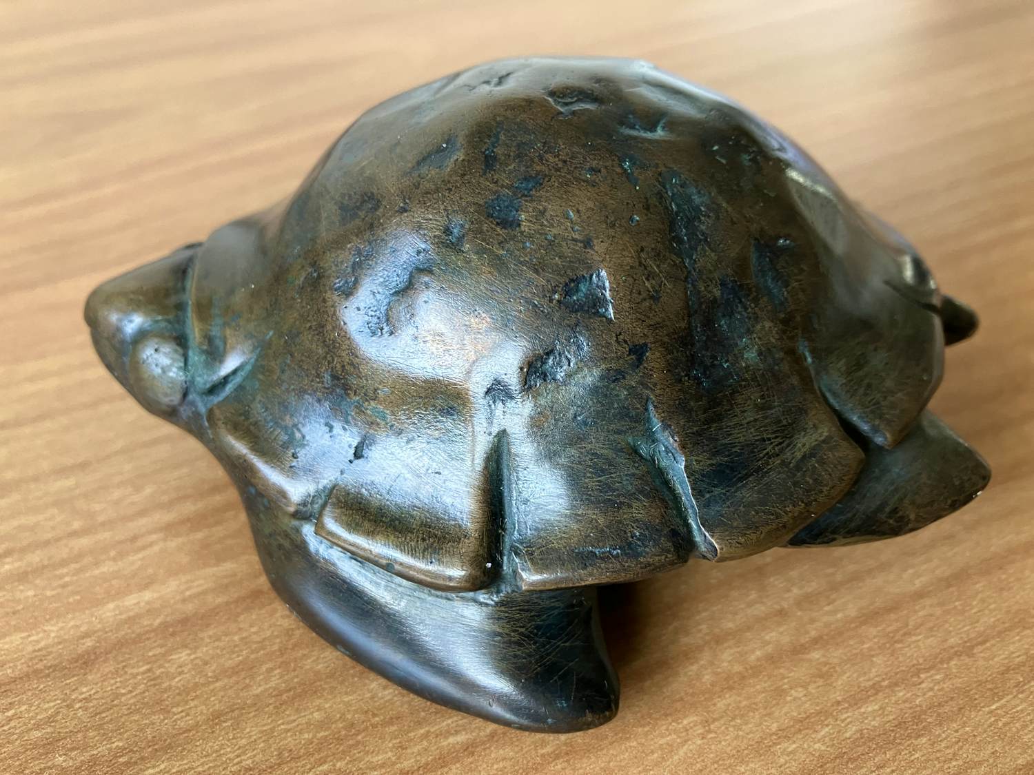 Hans Hermes - Zwaar bronzen beeld van een schildpad - gesigneerd - uit 2013. kopen? Bied vanaf 65!