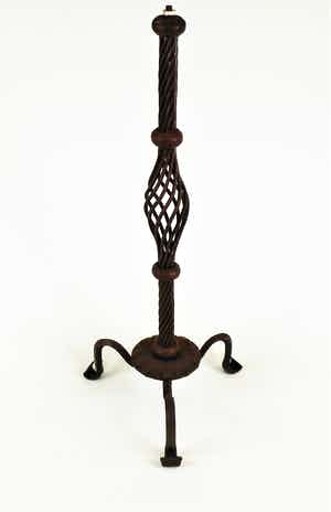 Grote zware smeedijzeren lampvoet verkocht voor € 1!