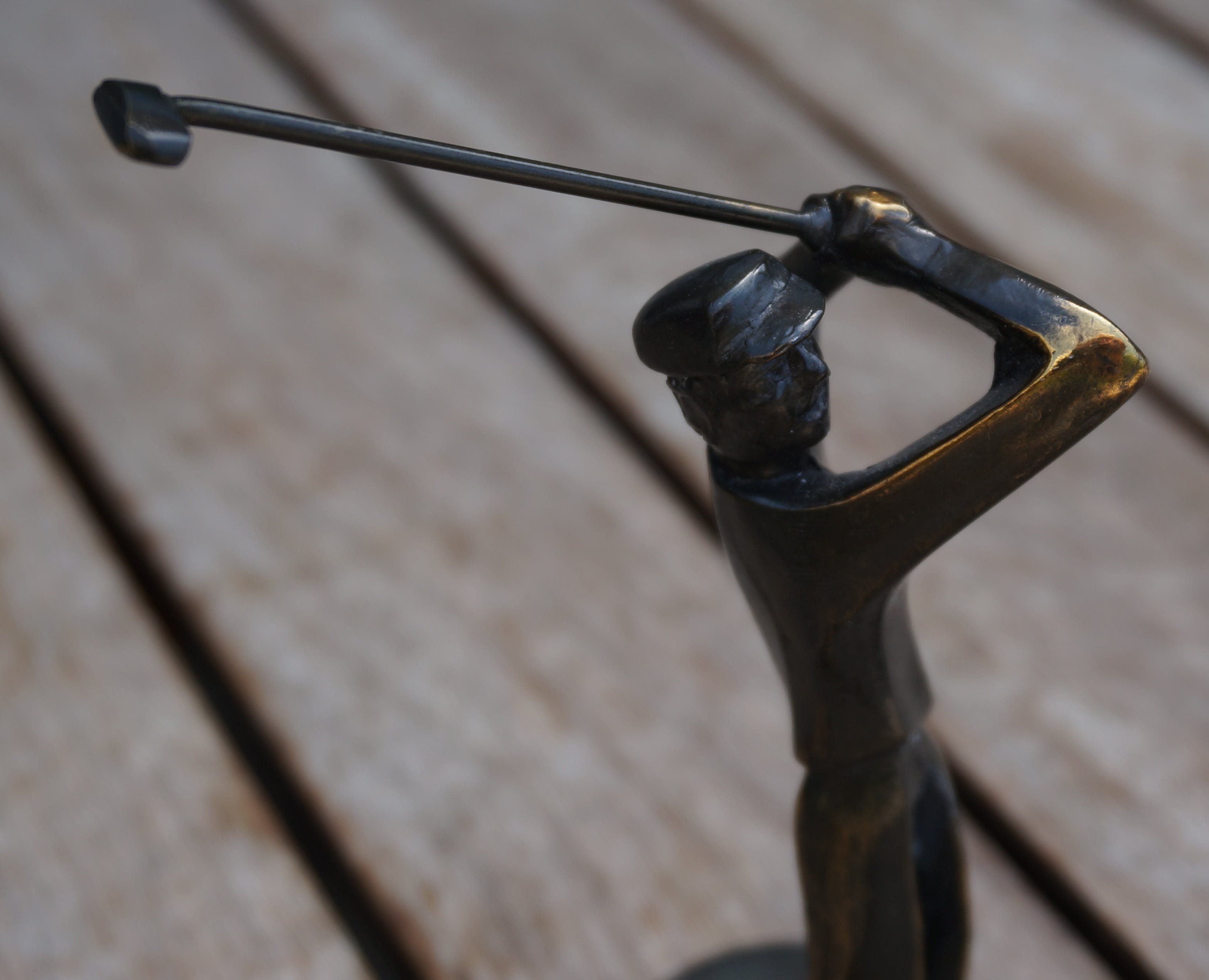 Niet of onleesbaar gesigneerd - stijlvolle golfspeler kopen? Bied vanaf 1!