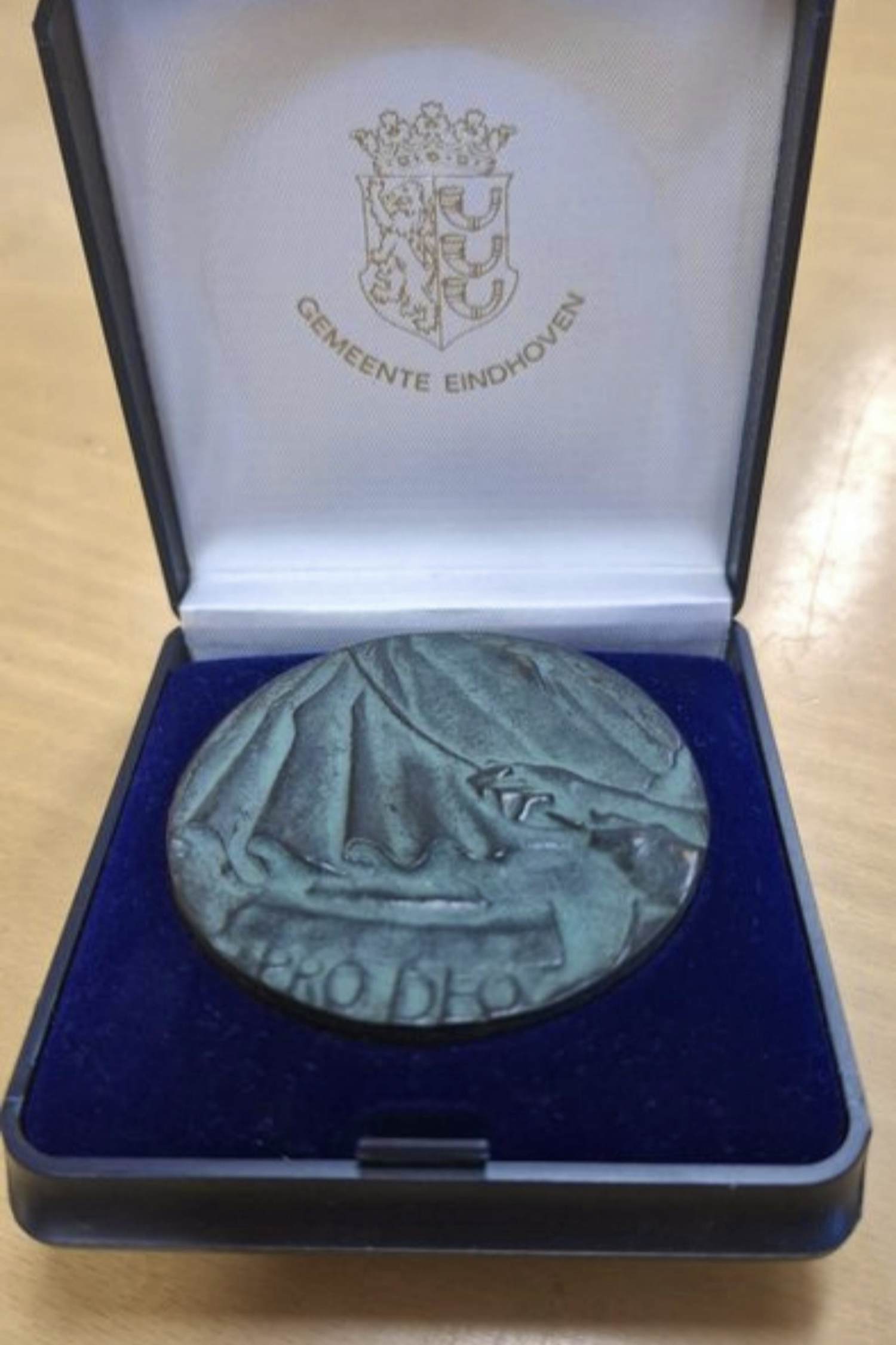 Jos Reniers - Volunteer Medal ‘Pro Deo’ – Jos Reniers | Municipality of Eindhoven 2000 kopen? Bied vanaf 85!