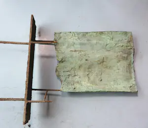 Kiny Copinga - Groot en zwaar bronzen reliëf-beeld in twee delen voor in de tuin, Familie kopen? Bied vanaf 1000!