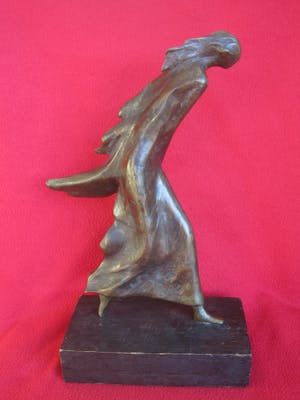 Brons (Onbekend) - Vrouw, gejaagd door de wind. kopen? Bied vanaf 120!