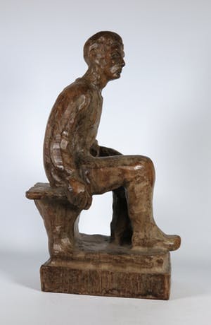 Niet of onleesbaar gesigneerd - Houten sculptuur, Zittende man kopen? Bied vanaf 10!