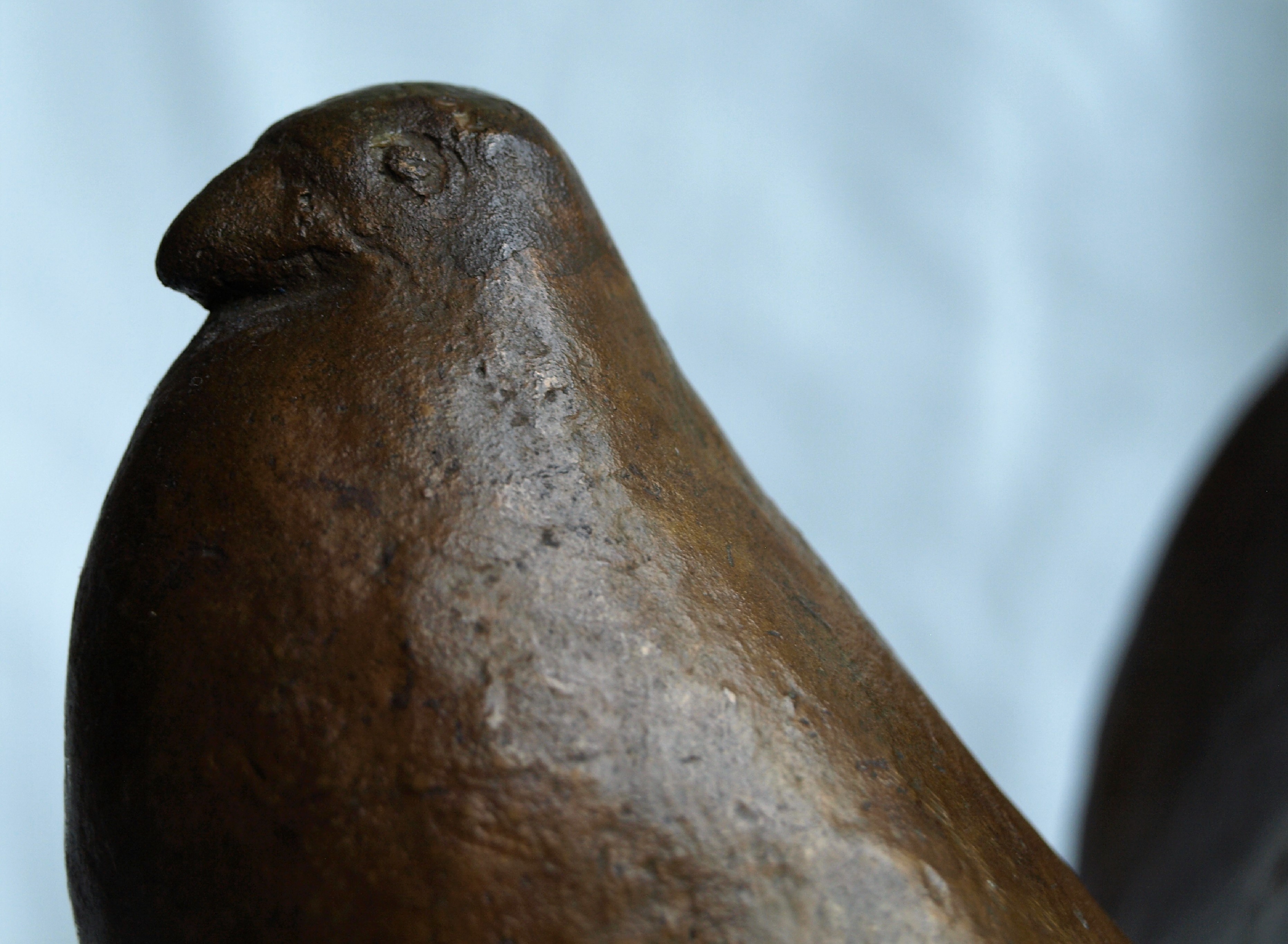 Niet of onleesbaar gesigneerd - Bronzen beeld , Duif / Doffer  kopen? Bied vanaf 1!