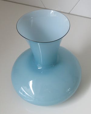 Empoli Glas - Lichtblauwe Opaline vaas kopen? Bied vanaf 25!