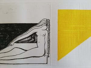 Hannes Postma - NAAKTE VROUW MET DRIEHOEK / ZW-W ETS EN KLEURETS + RELIEF / 50x65cm / SIG kopen? Bied vanaf 21!