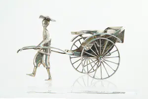 77 - Bijzonder mooi 2e gehalte (835/1000) Zilveren etagere / miniatuur "Riksja" kopen? Bied vanaf 34!