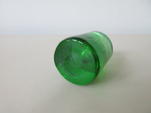 Niet of onleesbaar gesigneerd - Set van drie vintage groene ijsblok glazen kandelaars kopen? Bied vanaf 1!