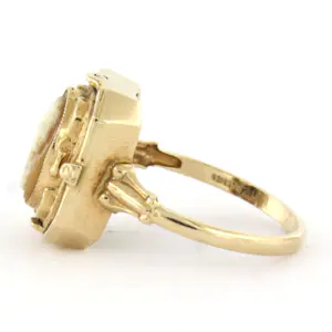 14k geelgouden ring met middenstuk om klap baar bezet met camee en onyx kopen? Bied vanaf 320!