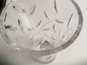Niet of onleesbaar gesigneerd - Ravenna, grote loodkristallen vaas met floraal motief kopen? Bied vanaf 1!