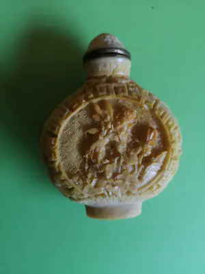 Niet of onleesbaar gesigneerd - Chinees Snuifflesje handgesneden kopen? Bied vanaf 1!