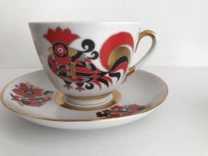 Lomonosov - Set van twee Lomonosov porseleinen koppen en schotels ‘Rode Haan’ - 22 k goud kopen? Bied vanaf 65!