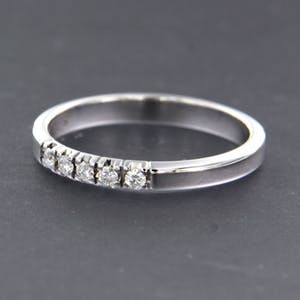 18K Goud - witgouden ring bezet met briljant geslepen diamant kopen? Bied vanaf 340!