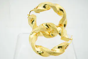 36 - Groot paar geel-gouden & "gedraaide" 18 Krt oorringen - geblazen kopen? Bied vanaf 590!