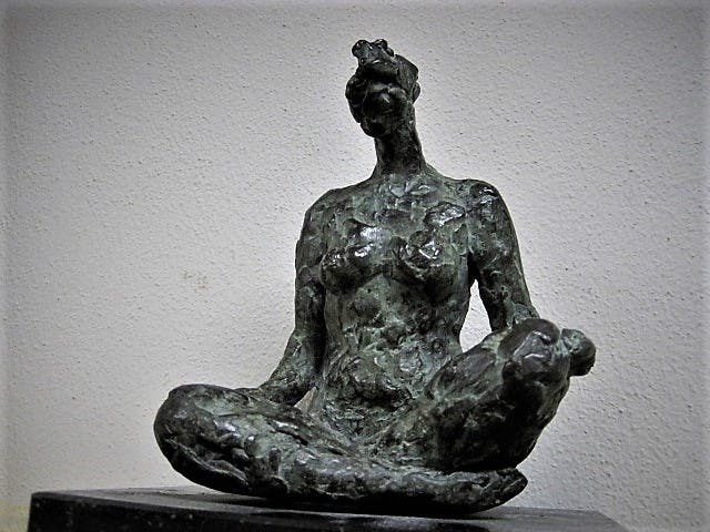Maite Duval - Fraai vormgegeven naakt sculptuur in Brons "Meditatie" gesigneerd  kopen? Bied vanaf 240!