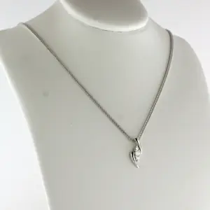 14k wit gouden collier en hanger met briljant geslepen diamanten tot. 0.12ct kopen? Bied vanaf 340!