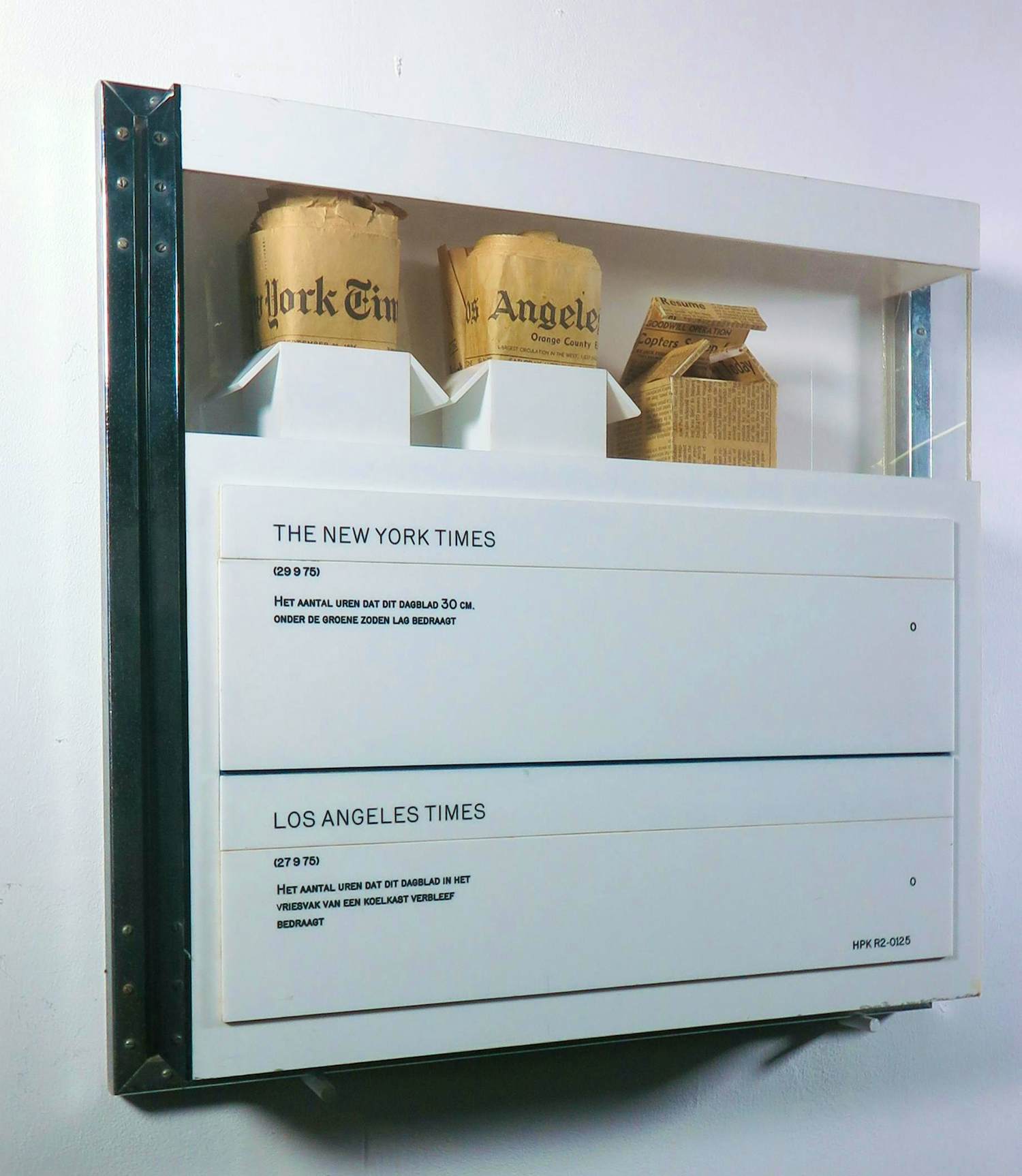 Paul Kuipers - Kunststof wandobject, The New York times/Los Angeles times verkocht voor € 60!