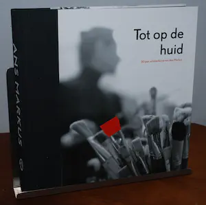 Ans Markus - 2 GESIGNEERDE boeken waaronder het monumentale Tot op de huid (2.3 kg) kopen? Bied vanaf 55!