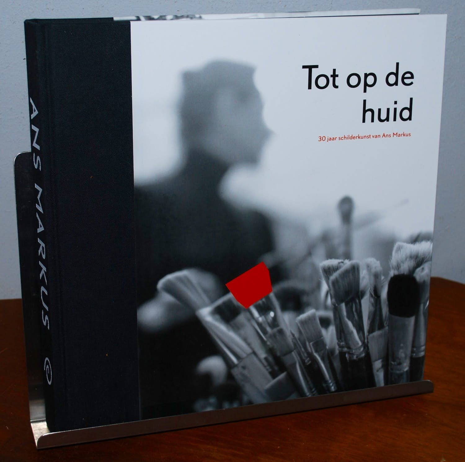 Ans Markus - 2 GESIGNEERDE boeken waaronder het monumentale Tot op de huid (2.3 kg) kopen? Bied vanaf 55!