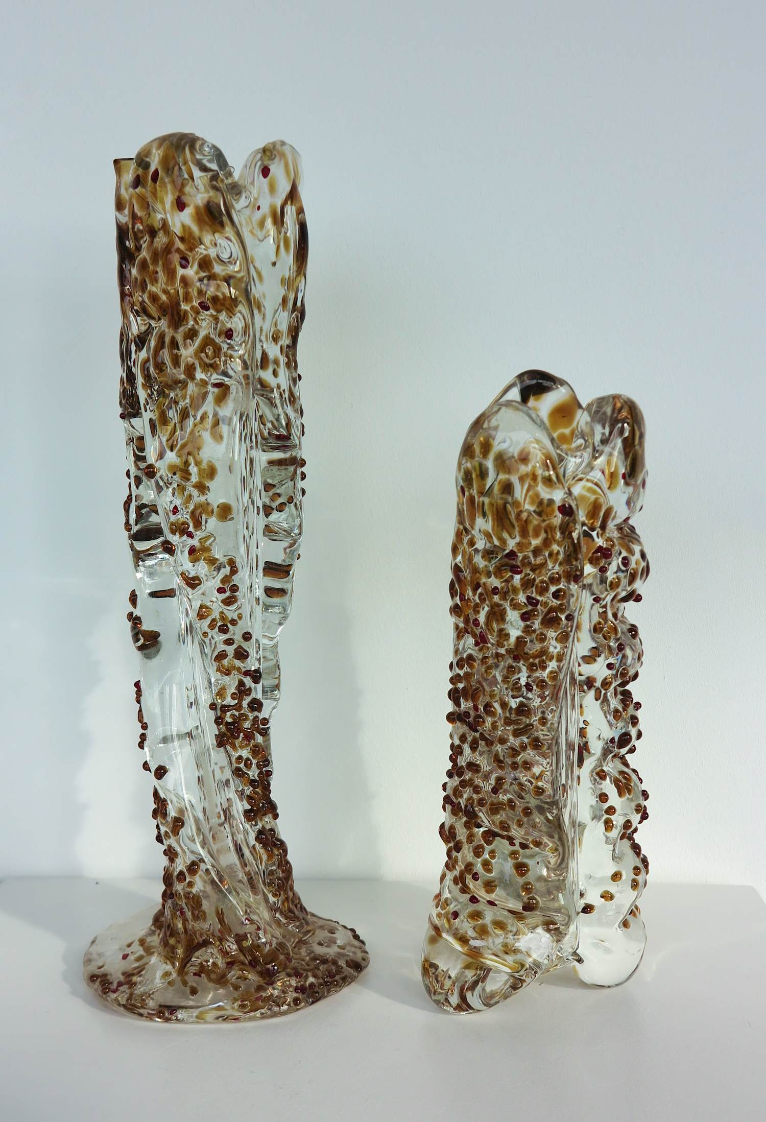 Bernard Heesen - de Oude Horn / Twee unieke en grote rood-bruin gespikkelde vazen kopen? Bied vanaf 350!