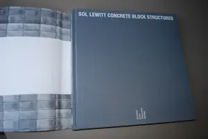 Sol LeWitt - Concrete Block Structures, hardcover 2002 & extra zw/w foto Bilbao kopen? Bied vanaf 125!