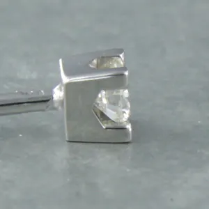 18k wit gouden solitair oorknoppen met briljant geslepen diamant tot. 0,20ct kopen? Bied vanaf 270!