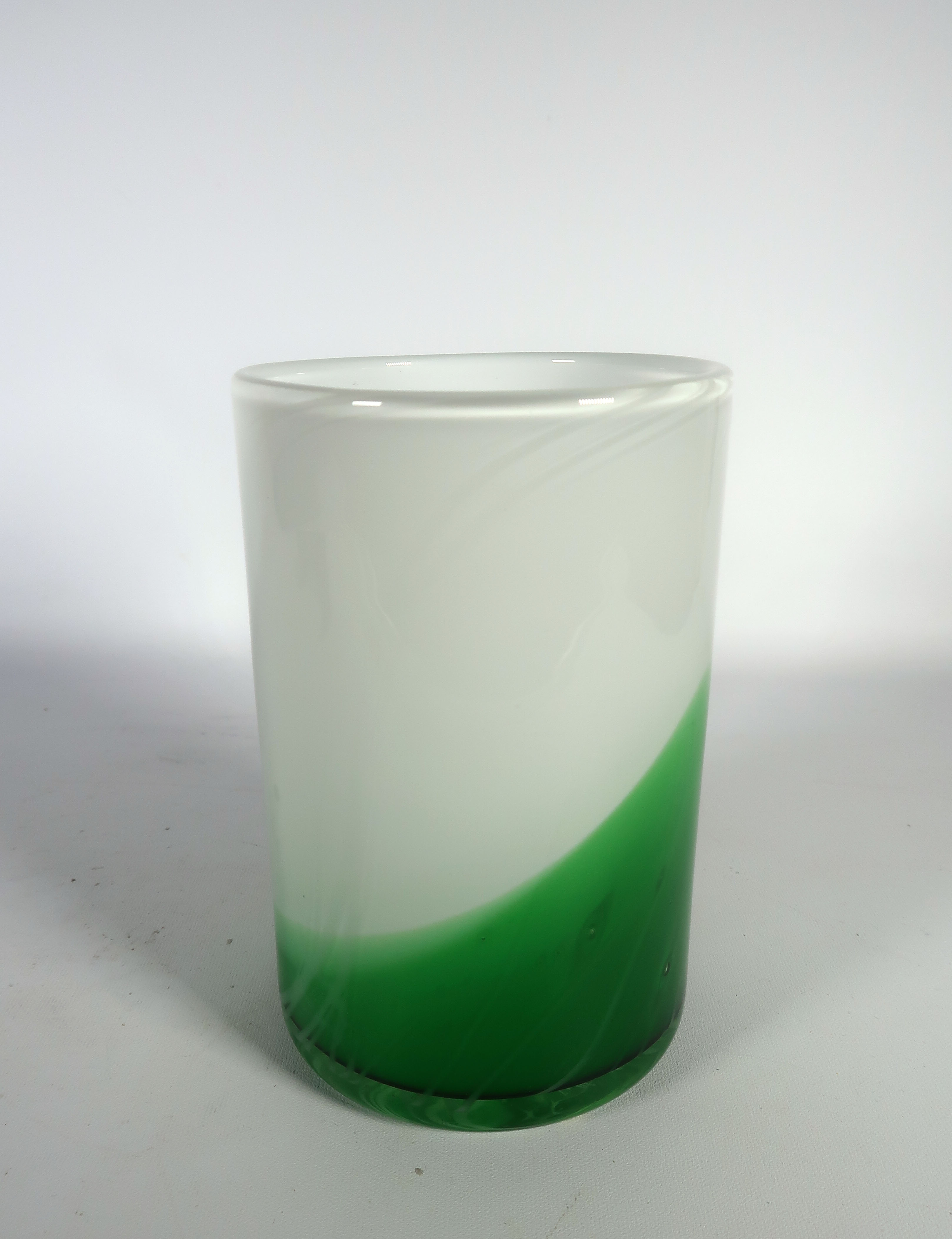 Willem Heesen - Glas, Groene en witte vaas kopen? Bied vanaf 1!