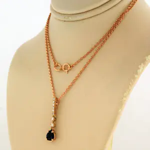 18k rosé gouden collier en hanger bezet met saffier en briljant geslepen diamant kopen? Bied vanaf 360!