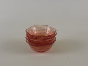 Niet of onleesbaar gesigneerd - 5 Art Deco rode glazen dessertschaaltjes kopen? Bied vanaf 1!