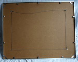 Niet of onleesbaar gesigneerd - Acrylverf en collage , De markt op een regenachtige dag – ingelijst - Groot kopen? Bied vanaf 1!