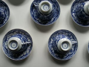 N.V. Porselein- en Tegelfabriek Mosa - 12 Lange Lijs kopjes met schoteltjes kopen? Bied vanaf 40!