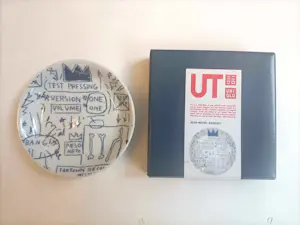 Jean-Michel Basquiat - klein keramisch bord door UNIQLO kopen? Bied vanaf 75!