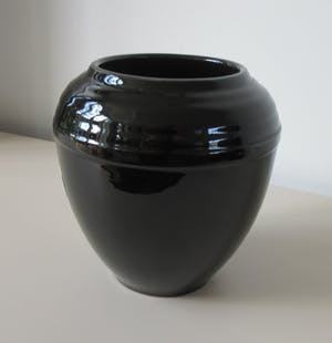 Niet of onleesbaar gesigneerd - Frankton Tegelen Zwarte Porselit Vaas kopen? Bied vanaf 1!