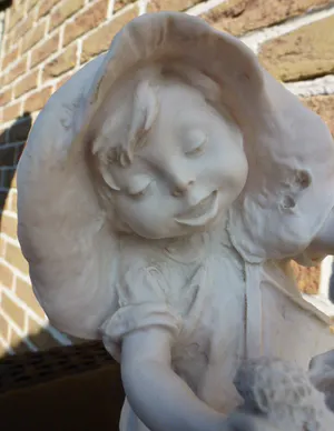 Real Fabbrica Capodimonte - Giuseppe Armani - Meisje wast hond (Washday) en 2 Misdienaren met parasol kopen? Bied vanaf 1!