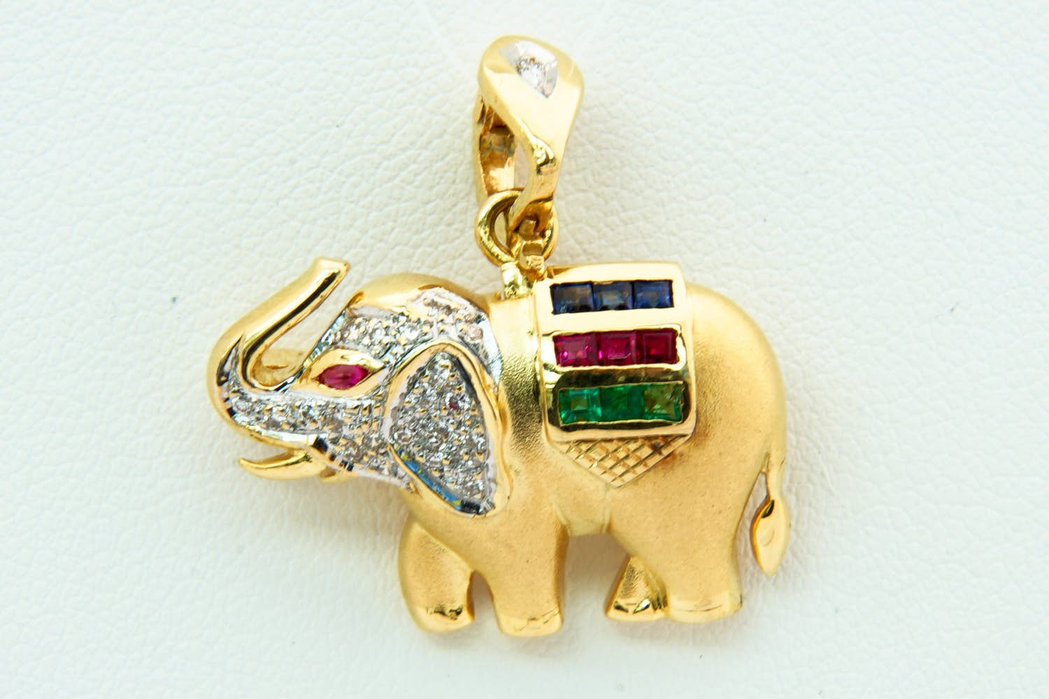 23-  Massieve 18 krt gouden en diamanten Olifant hanger - 20 briljanten kopen? Bied vanaf 360!