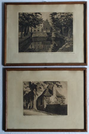 Johan Hemkes - 2 Ingelijste etsen , ‘Korendragershuisje’ + ‘Theehuisje Bolwerk , Franeker’ kopen? Bied vanaf 1!