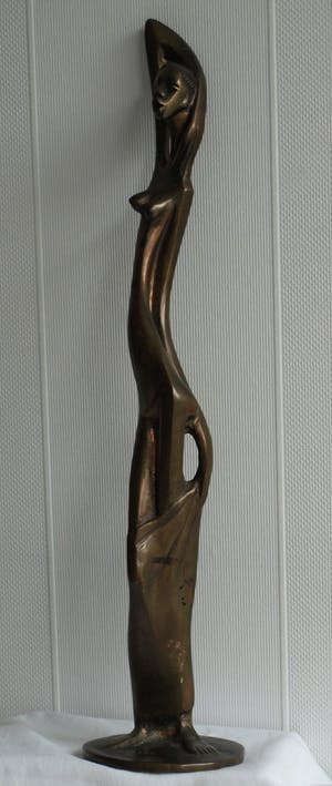 Brons (Onbekend) - Bronzen beeld , Naakte vrouw – gesigneerd ‘LM” – hoogte 46 cm. kopen? Bied vanaf 1!