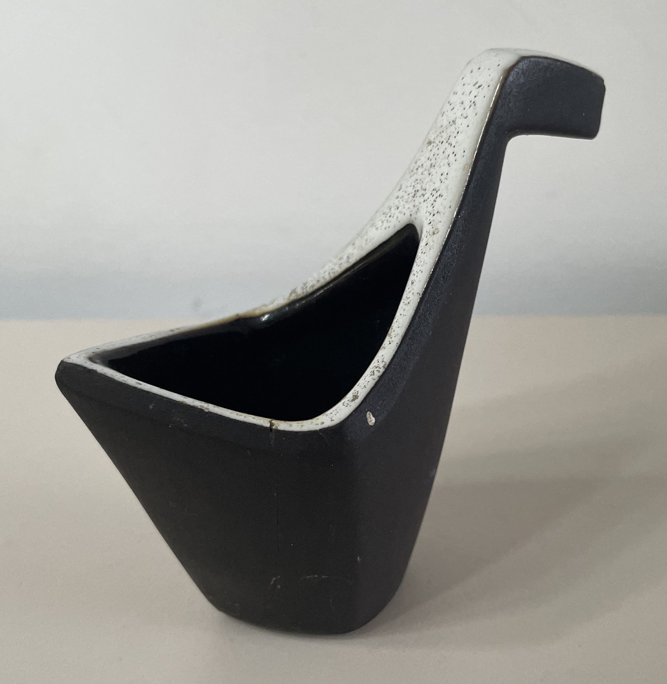 Potterie Ravelli - Vintage amorfe asbakje kopen? Bied vanaf 25!