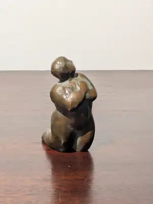 Theo van de Vathorst - Figuur knielende dame kopen? Bied vanaf 185!