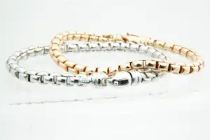 46 - Set van TWEE (2) 14 karaats wit en roségouden armbanden - dubbel geschakeld kopen? Bied vanaf 1170!