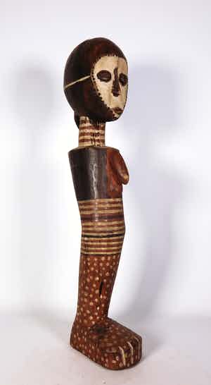 Lega - Hout, Beschilderd initiatiebeeld met grote voet verkocht voor € 1!