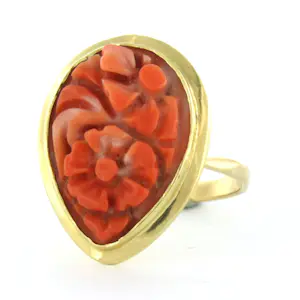 14k geelgouden ring bezet met bloemmotief geslepen koraal - 4.5 gram kopen? Bied vanaf 475!