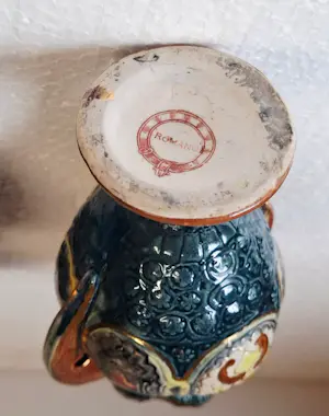 Buy Keramiek overige - 2 vaasjes merk Romano. Dit is een antieke majolica? Bid from 20!