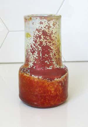 Niet of onleesbaar gesigneerd - Studio Keramiek vaasje met prachtig glazuur oa. ossenbloed en celadon verkocht voor € 10!