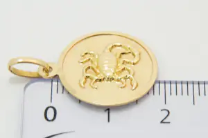 36 - Mooi gedetailleerde 18Krt gouden zodiac sterrenbeeld Schorpioen hanger kopen? Bied vanaf 90!