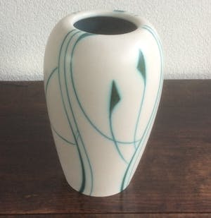 Plateelbakkerij Flora - VAAS “LIANE “ 1493 kopen? Bied vanaf 25!