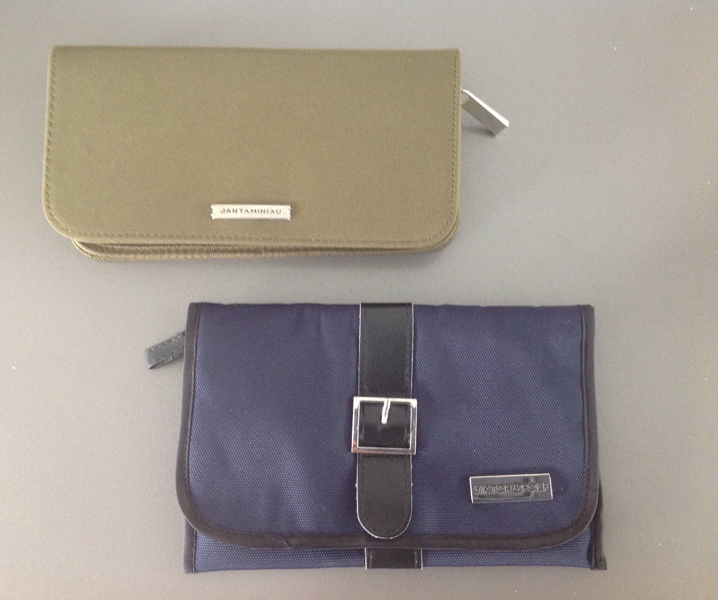 Jan Taminiau - Viktor & Rolf: 2 KLM etuis. verkocht voor € 13!